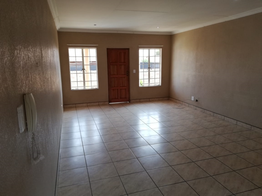 To Let 2 Bedroom Property for Rent in Meiringspark North West